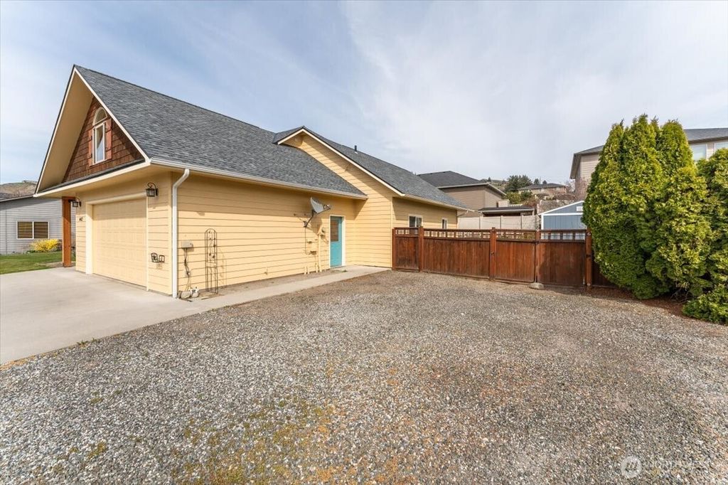 Photo of 443 Dorado Court, East Wenatchee, WA 98802 (MLS # 2499403)