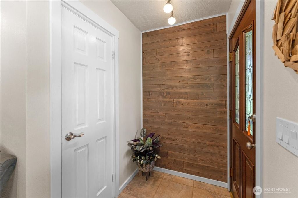 Photo of 2102 Bloyd Street, Kelso, WA 98626 (MLS # 2497761)