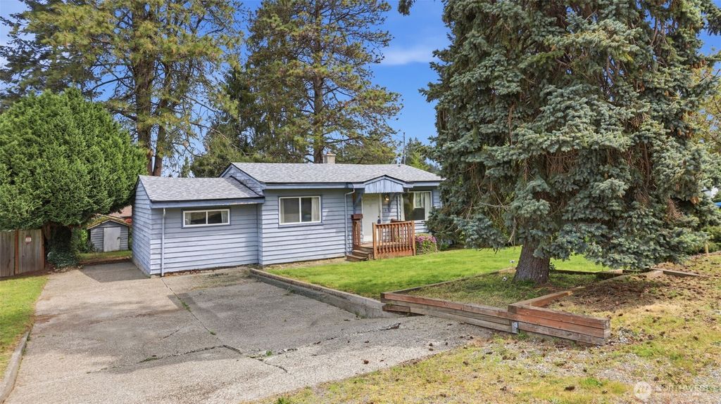 Photo of 1107 E Chicago Street, Kent, WA 98030 (MLS # 2520303)