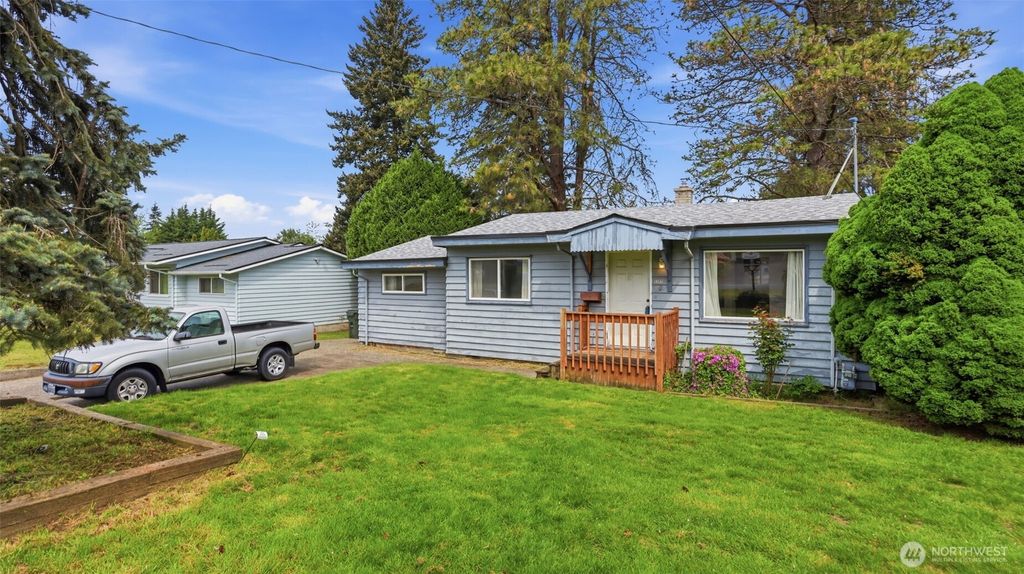 Photo of 1107 E Chicago Street, Kent, WA 98030 (MLS # 2520303)