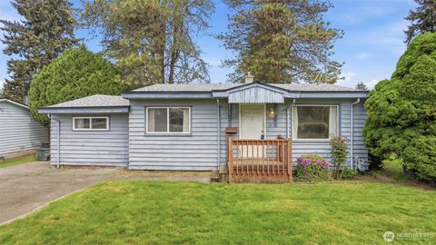 Photo of 1107 E Chicago Street, Kent, WA 98030 (MLS # 2520303)