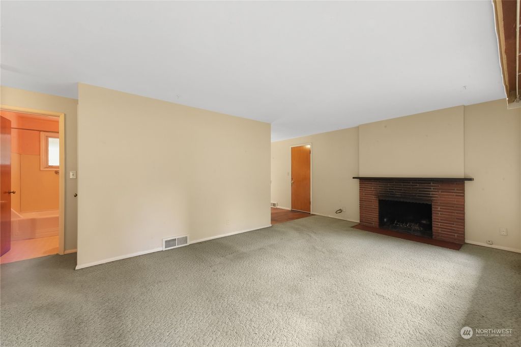 Photo of 17512 Ashworth Avenue N, Shoreline, WA 98133 (MLS # 2173865)