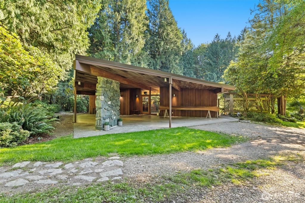 Photo of 9506 240 Avenue SE, Issaquah, WA 98027 (MLS # 2431918)