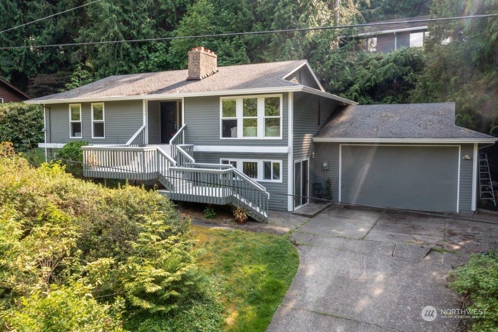 Photo of 750 Highwood Drive SW, Issaquah, WA 98027 (MLS # 2056013)