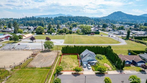 Photo of 1720 S Walter Street, Mount Vernon, WA 98273 (MLS # 2546136)