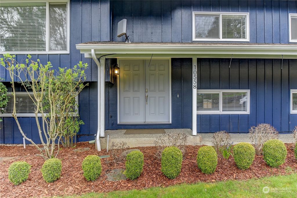 Photo of 10558 NE 122nd Street, Kirkland, WA 98034 (MLS # 2215438)