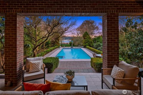 3925 NE Surber Drive Seattle WA 98105