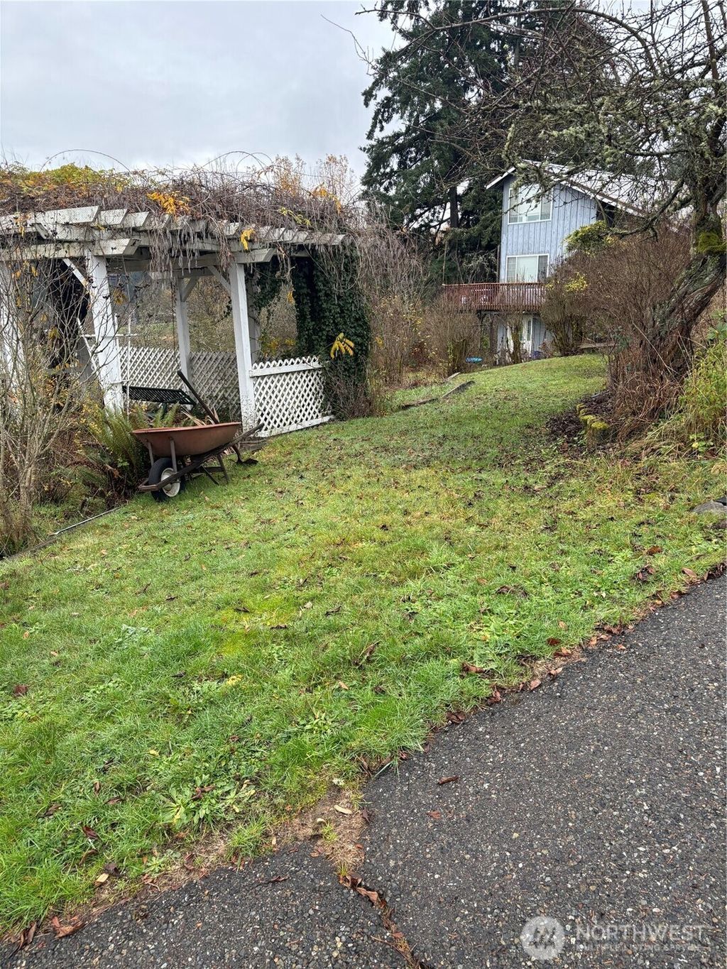 Photo of 2405 Terrace Drive SE, Puyallup, WA 98372 (MLS # 2480288)