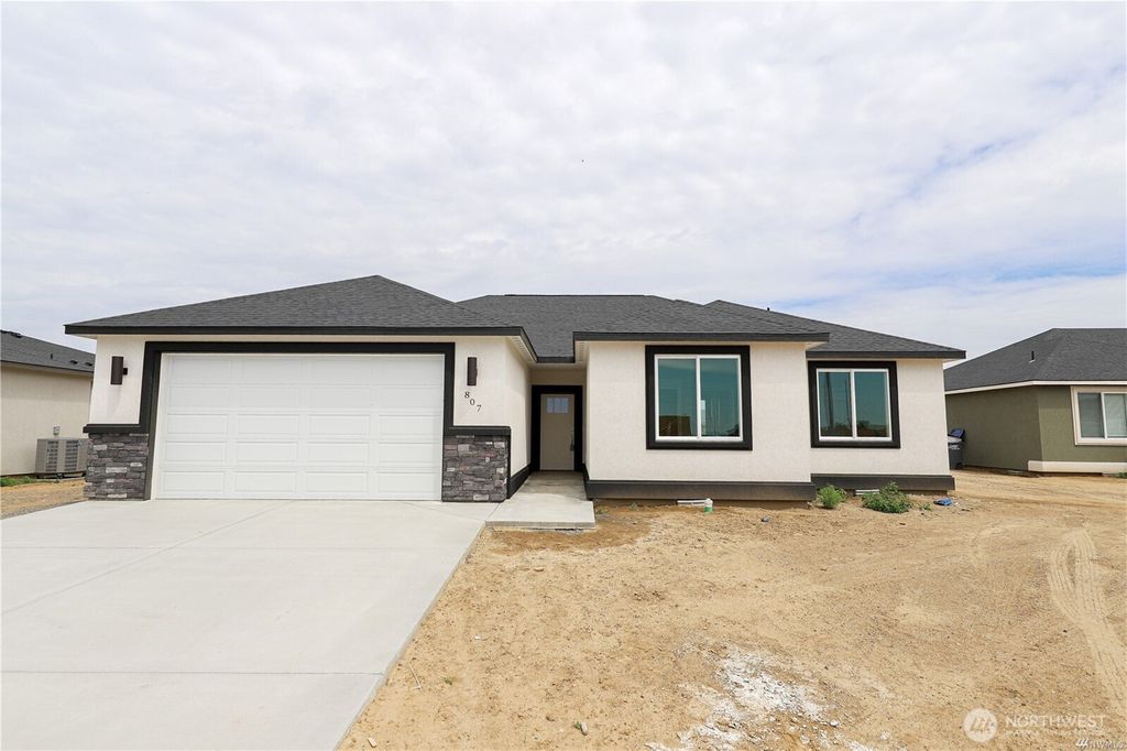 Photo of 704 N Street NE, Quincy, WA 98848 (MLS # 2457634)