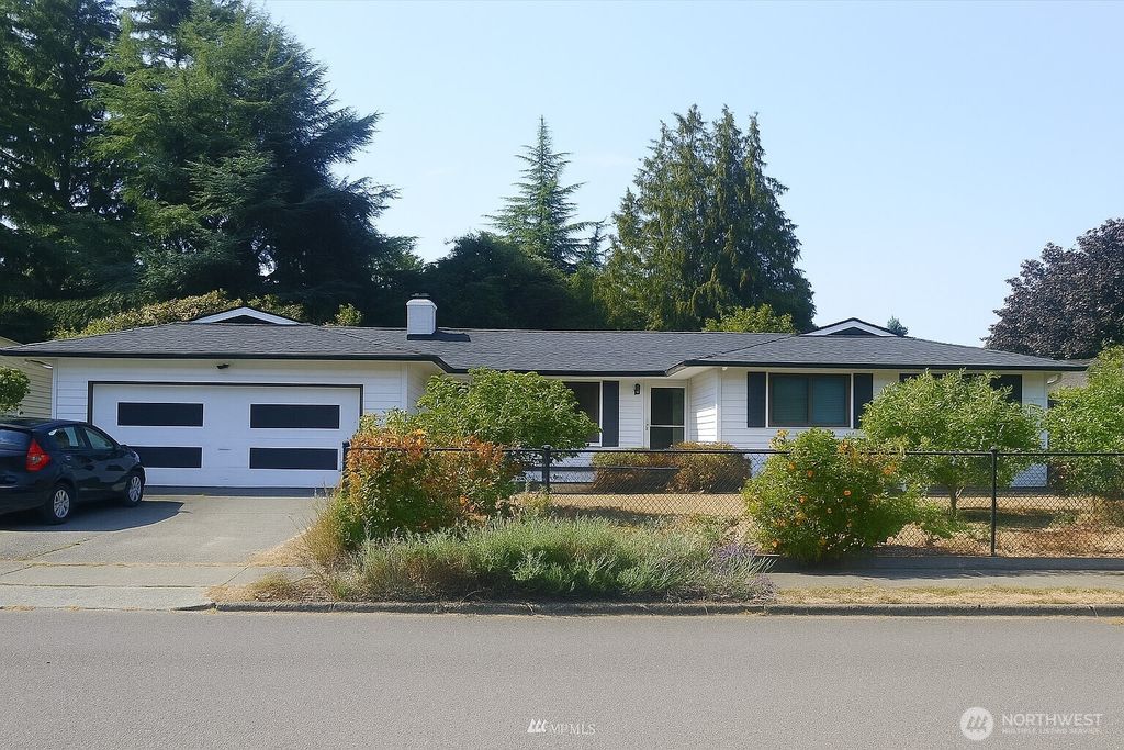 Photo of 1827 Whitman Avenue NE, Renton, WA 98059 (MLS # 2446711)
