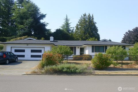 Photo of 1827 Whitman Avenue NE, Renton, WA 98059 (MLS # 2446711)
