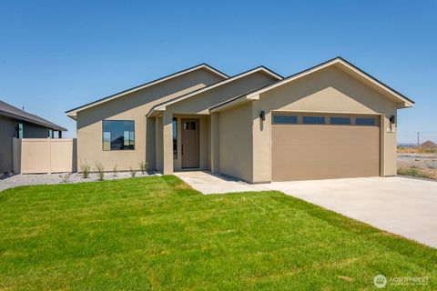 Photo of 1127 9th Avenue NE, Ephrata, WA 98823 (MLS # 2462817)