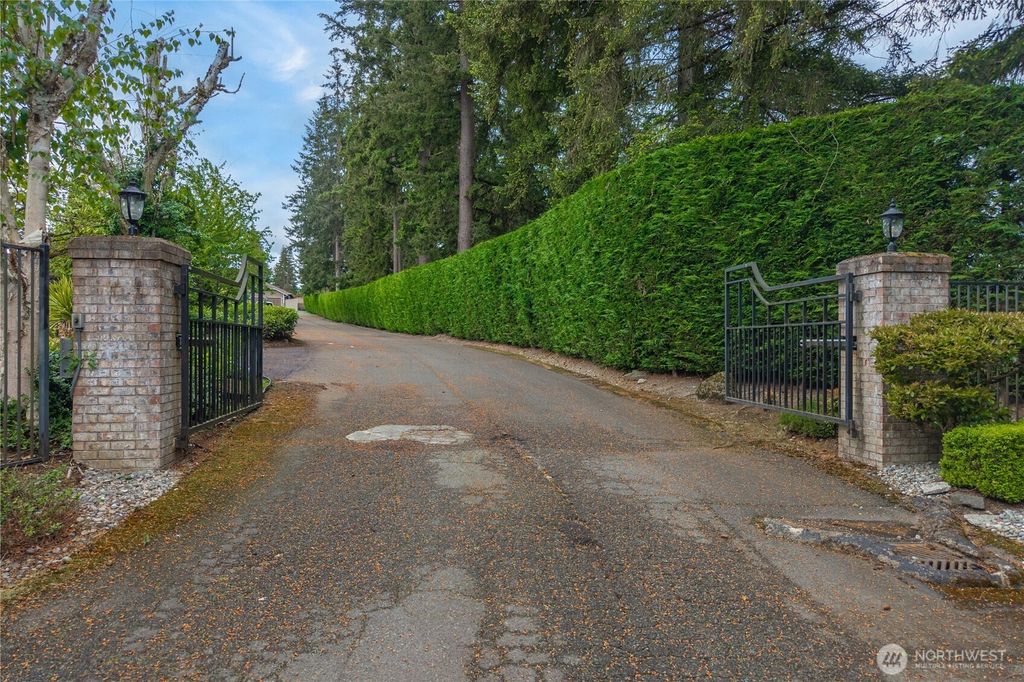 Photo of 1719 126th Avenue E, Puyallup, WA 98372 (MLS # 2525100)