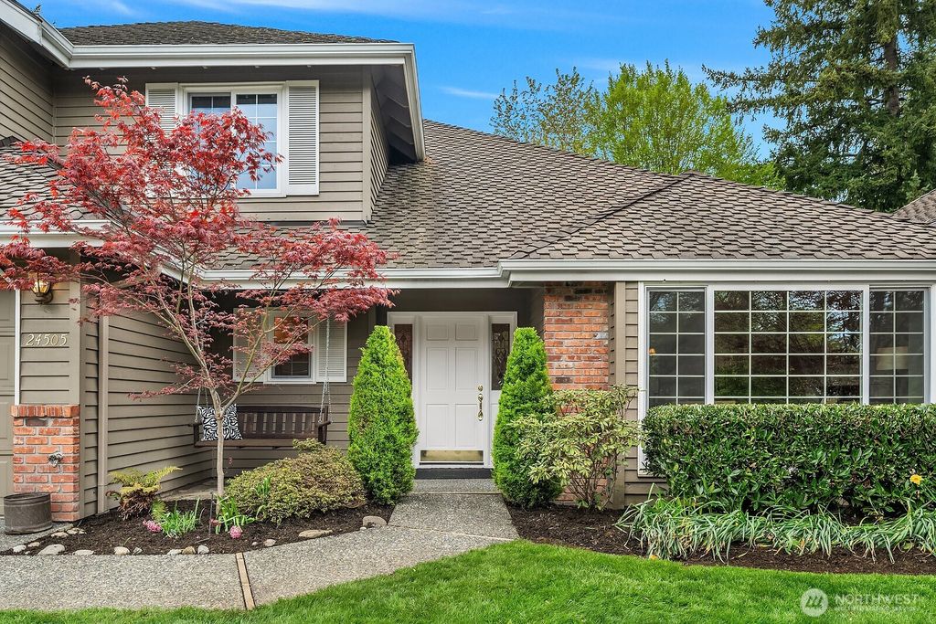 Photo of 24505 SE 45th Street, Issaquah, WA 98029 (MLS # 2502805)