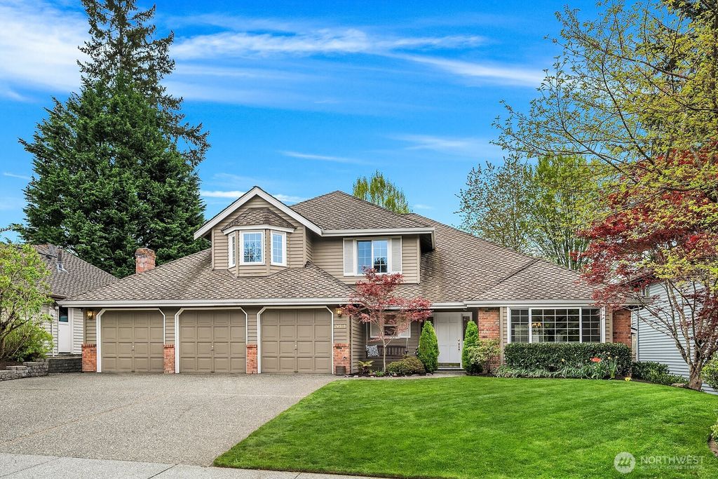 Photo of 24505 SE 45th Street, Issaquah, WA 98029 (MLS # 2502805)