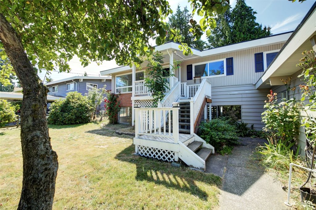 Photo of 16025 46th Avenue S, Tukwila, WA 98188 (MLS # 1993523)