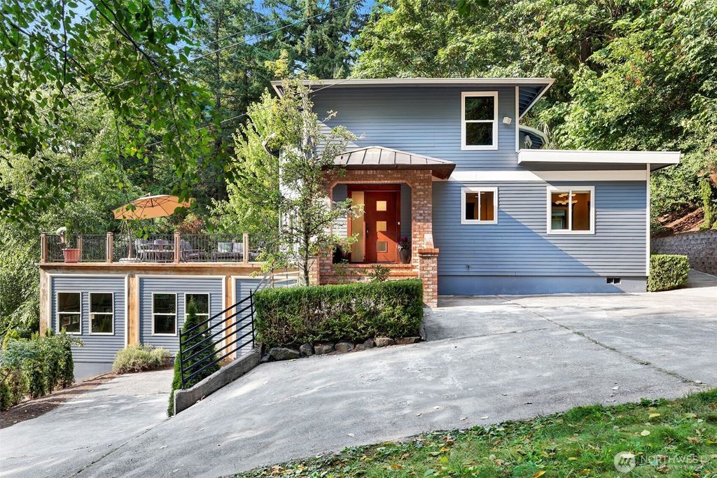 Photo of 4034 NE 195th Street, Lake Forest Park, WA 98155 (MLS # 2428852)