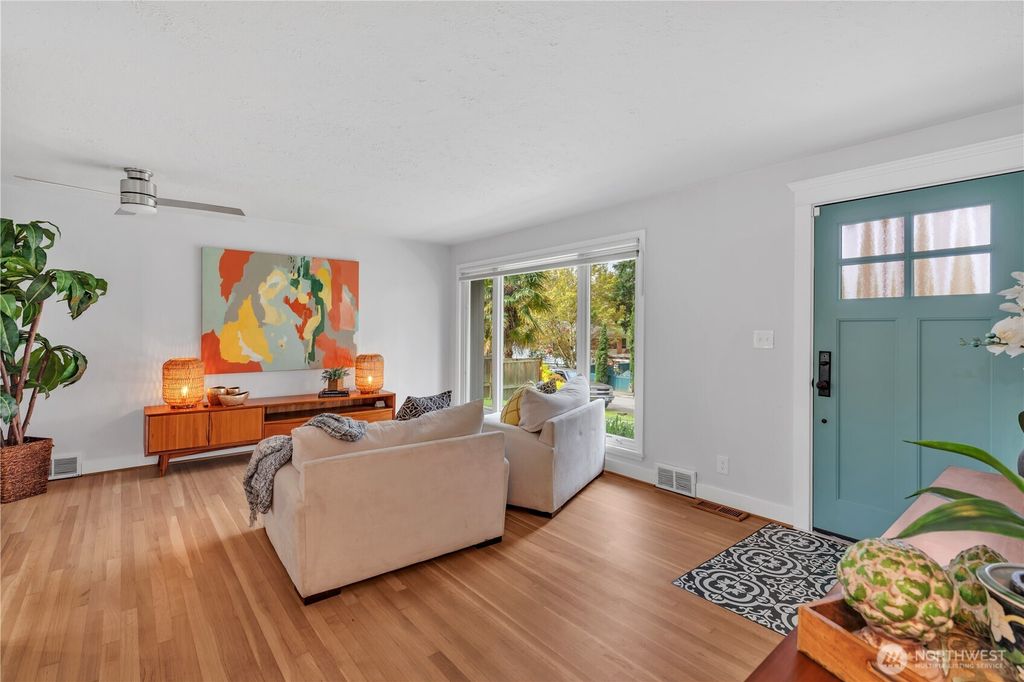 Photo of 9720 46th Avenue NE, Seattle, WA 98115 (MLS # 2362490)