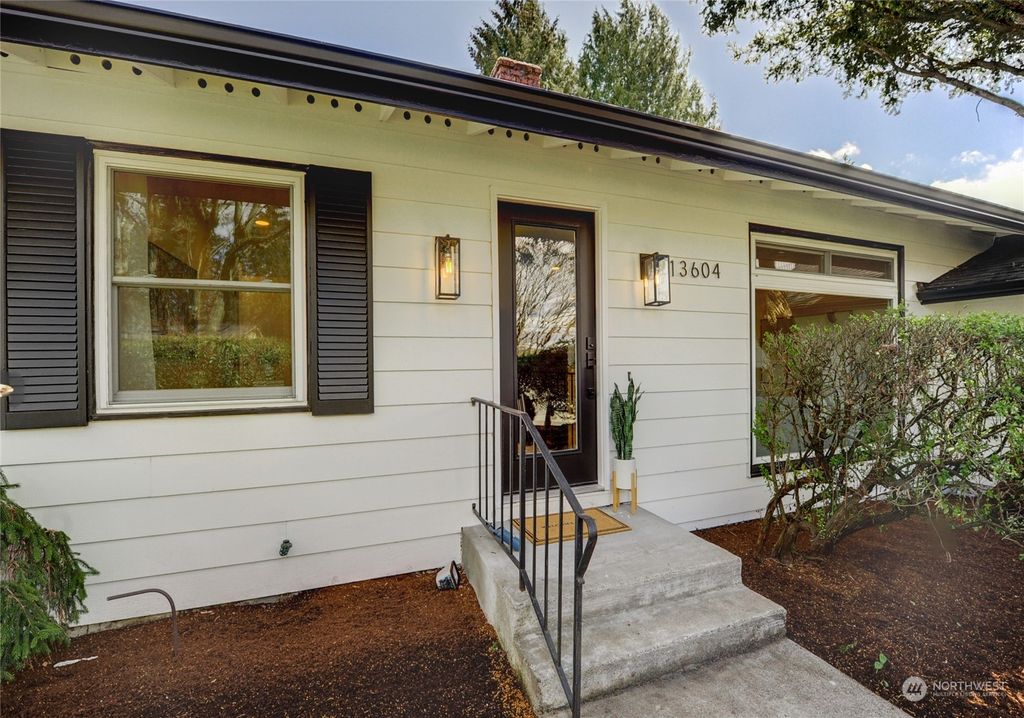 Photo of 13604 116th Place NE, Kirkland, WA 98034 (MLS # 2047695)