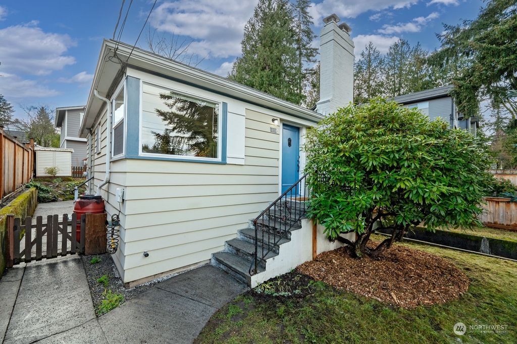 Photo of 1029 NE 100th St #A, Seattle, WA 98115 (MLS # 2329085)