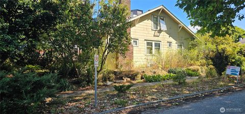 Photo of 4302 Woodlawn Avenue N, Seattle, WA 98103 (MLS # 2448205) Photo of 4302 Woodlawn Avenue N, Seattle, WA 98103 (MLS # 2448205)