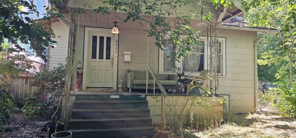 Photo of 4302 Woodlawn Avenue N, Seattle, WA 98103 (MLS # 2448205)