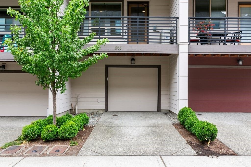 Photo of 966 6th Walk Walk NE, Issaquah, WA 98029 (MLS # 2426927)