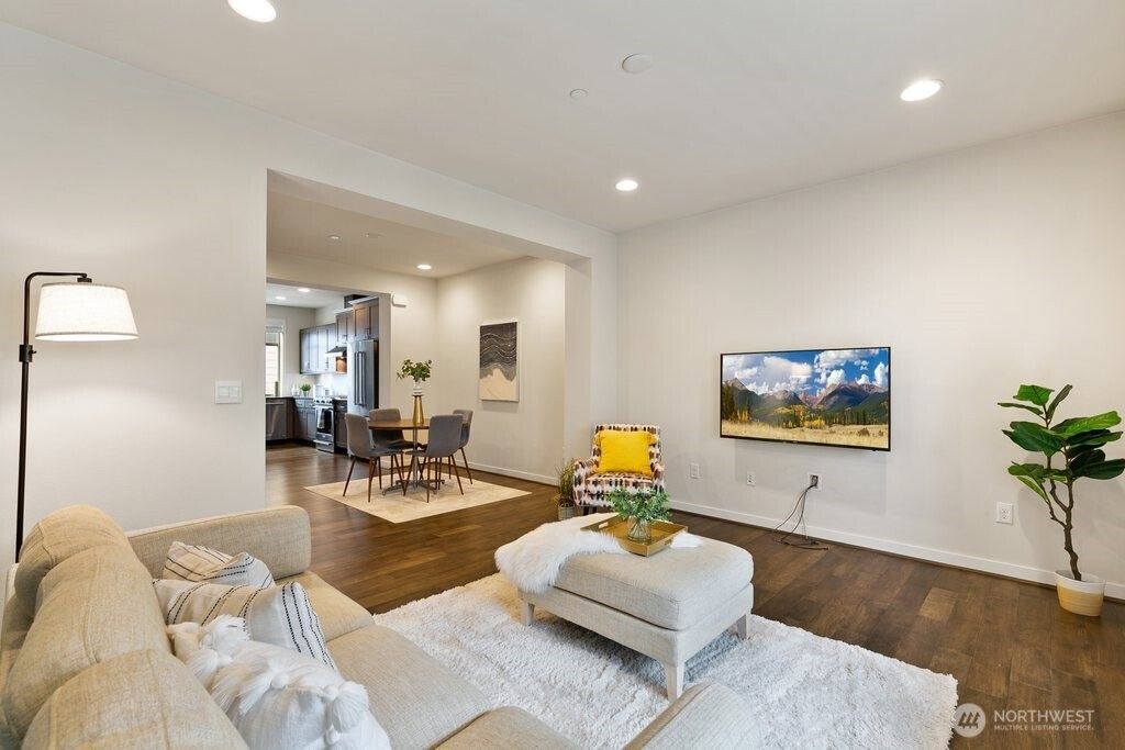Photo of 966 6th Walk Walk NE, Issaquah, WA 98029 (MLS # 2426927)