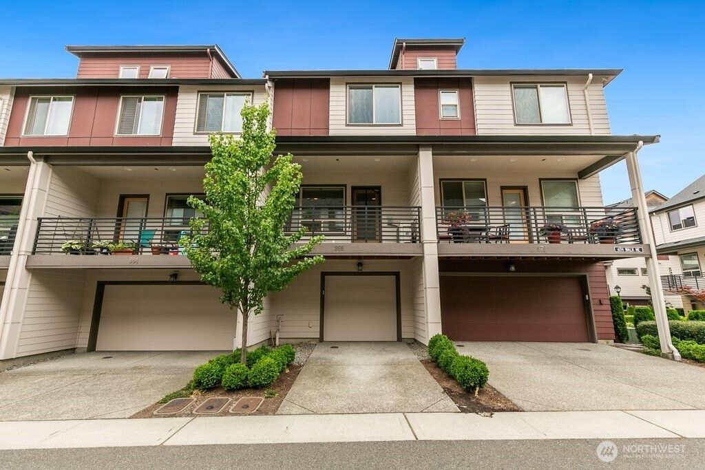 Photo of 966 6th Walk Walk NE, Issaquah, WA 98029 (MLS # 2426927)