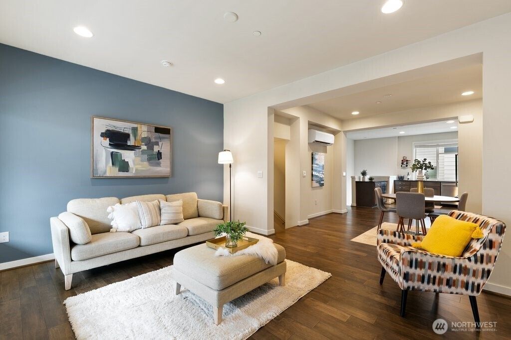 Photo of 966 6th Walk Walk NE, Issaquah, WA 98029 (MLS # 2426927)