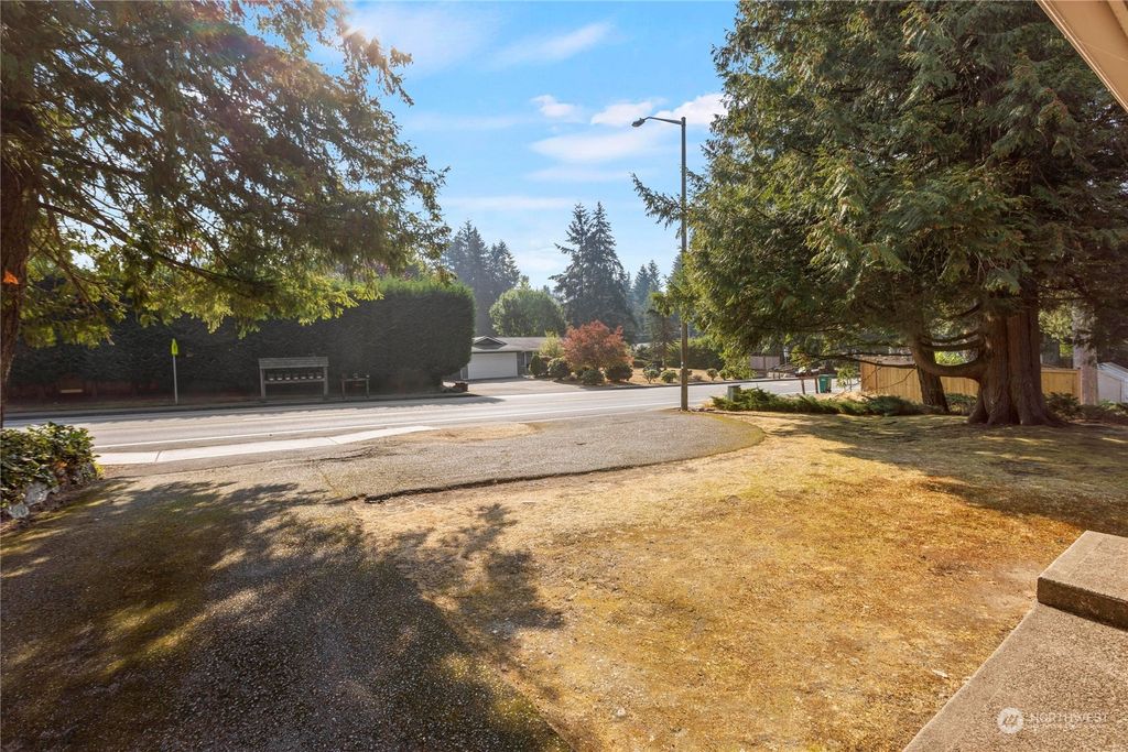 Photo of 12226 NE 70th Street, Kirkland, WA 98033 (MLS # 2006453)