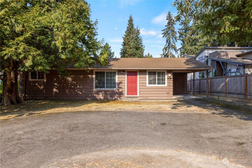 Photo of 12226 NE 70th Street, Kirkland, WA 98033 (MLS # 2006453)