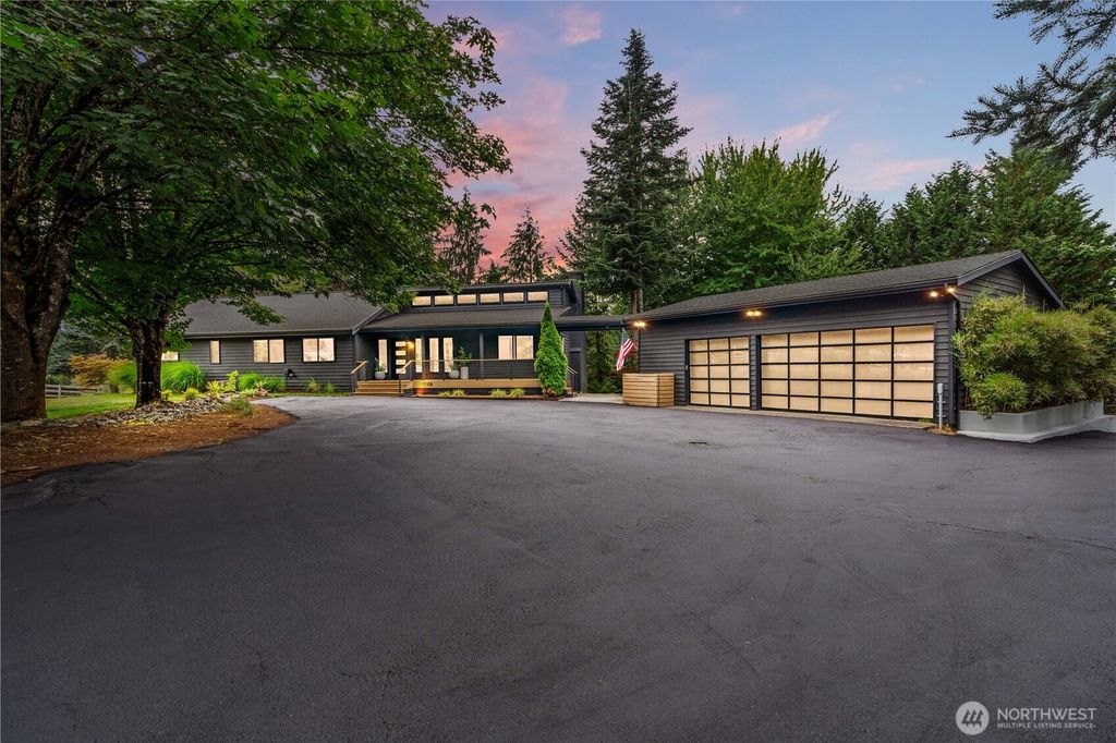 Photo of 15108 238th Avenue SE, Issaquah, WA 98027 (MLS # 2406099)