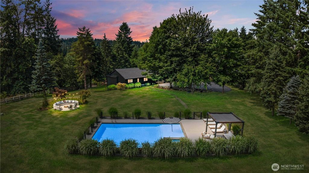 Photo of 15108 238th Avenue SE, Issaquah, WA 98027 (MLS # 2406099)