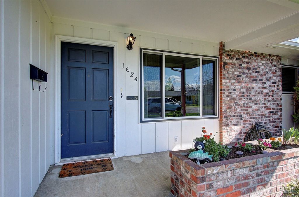 Photo of 1624 Florence Ave Ave, Longview, WA 98632 (MLS # 2499059)