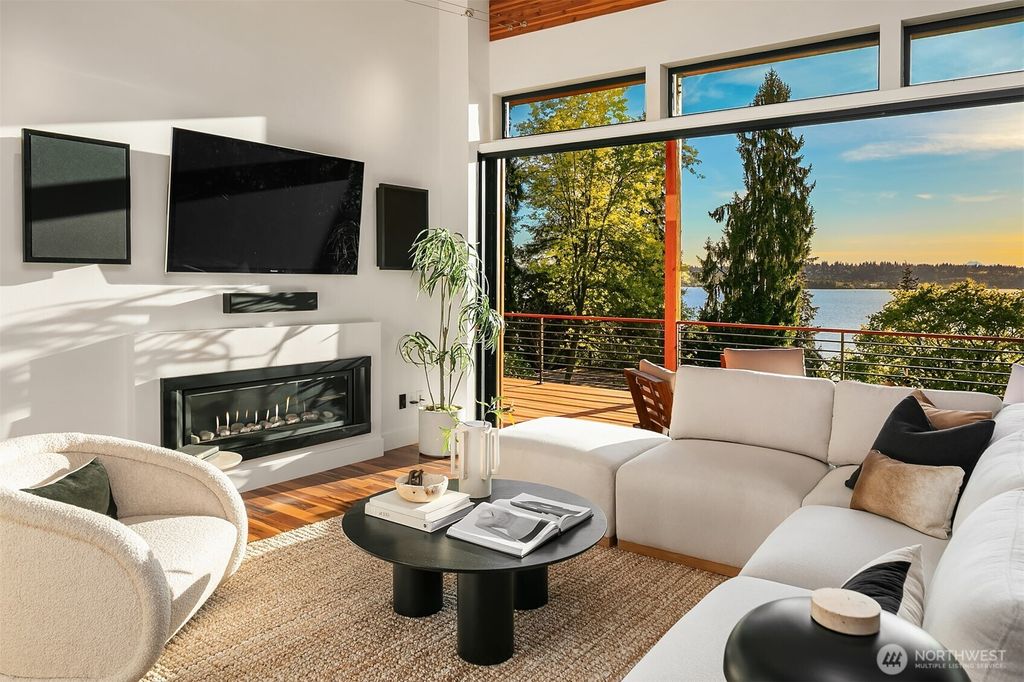 Photo of 747 14th Avenue W, Kirkland, WA 98033 (MLS # 2384353)