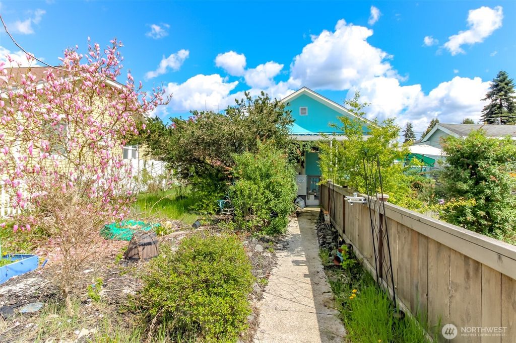 Photo of 208 F Street SE, Auburn, WA 98002 (MLS # 2508350)