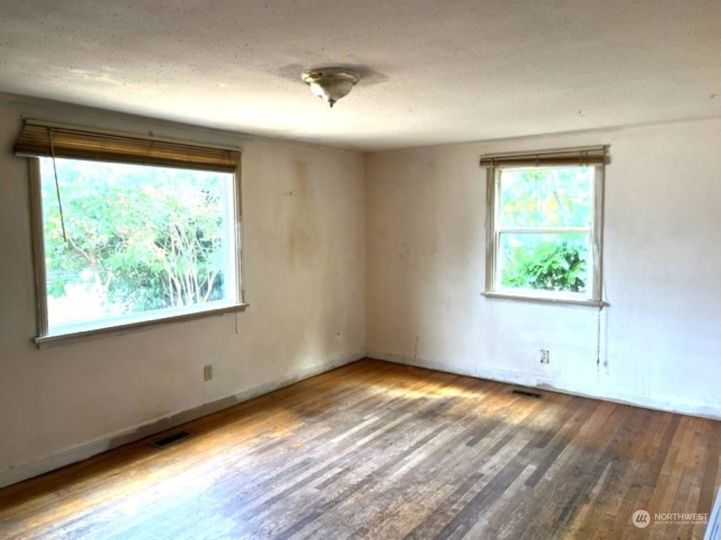 Photo of 11745 Phinney Avenue N, Seattle, WA 98133 (MLS # 2137402)