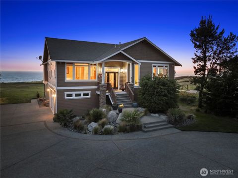 Photo of 813 Bergwacht Place, Coupeville, WA 98239 (MLS # 2512556)