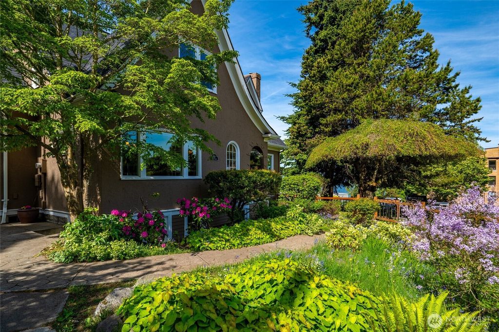 Photo of 258 N Forest Street, Bellingham, WA 98225 (MLS # 2518558)