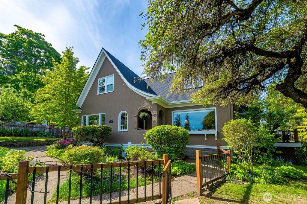 Photo of 258 N Forest Street, Bellingham, WA 98225 (MLS # 2518558)