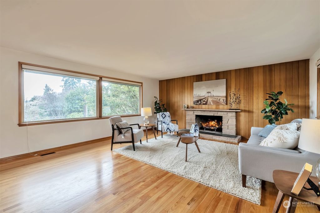 Photo of 6236 54th Avenue NE, Seattle, WA 98115 (MLS # 2041048)