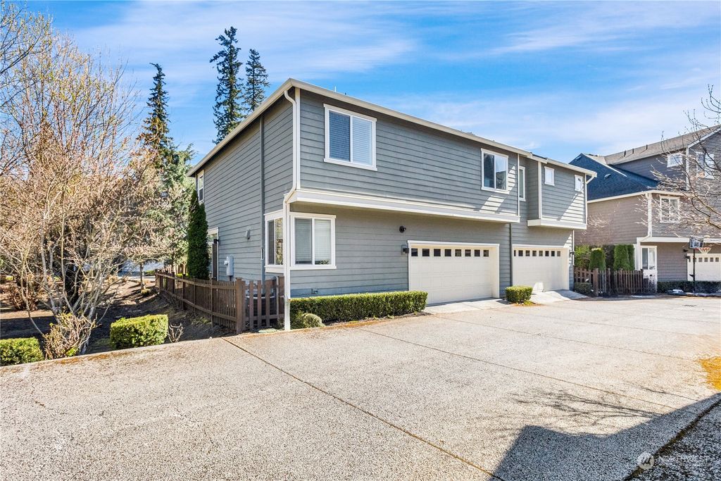 Photo of 12625 177th Avenue NE #B, Redmond, WA 98052 (MLS # 2212743)