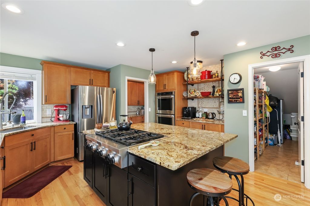 Photo of 23723 SE 4th Place, Sammamish, WA 98074 (MLS # 2250529)