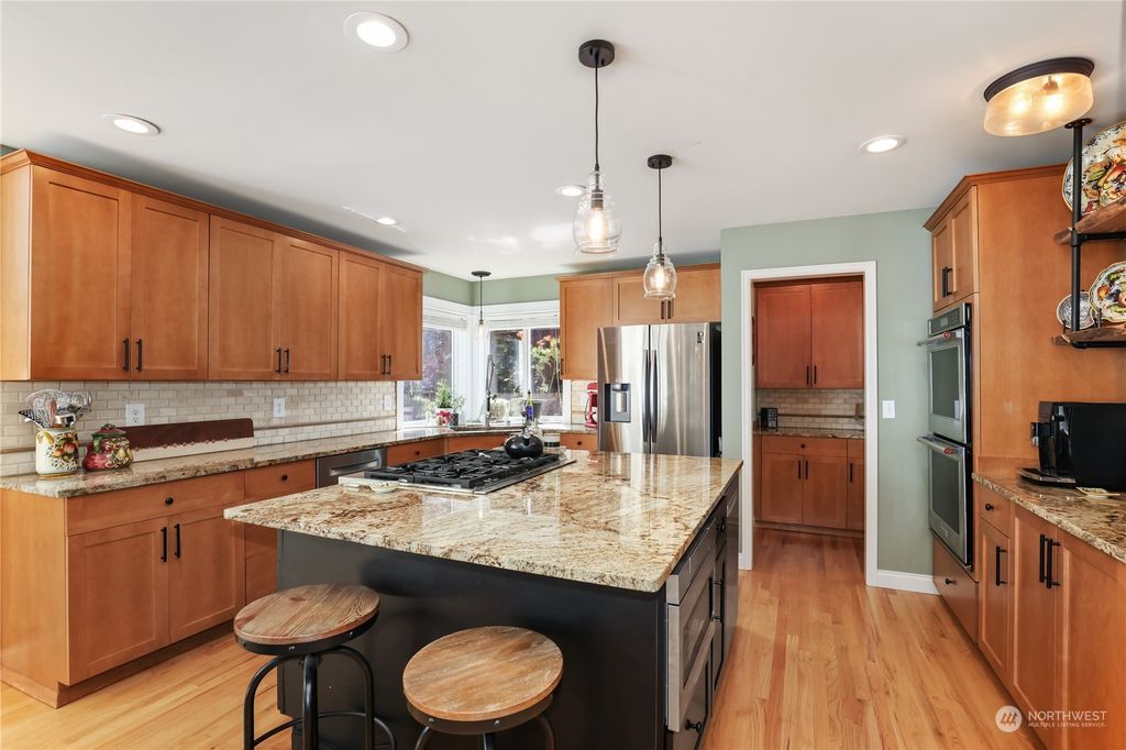 Photo of 23723 SE 4th Place, Sammamish, WA 98074 (MLS # 2250529)