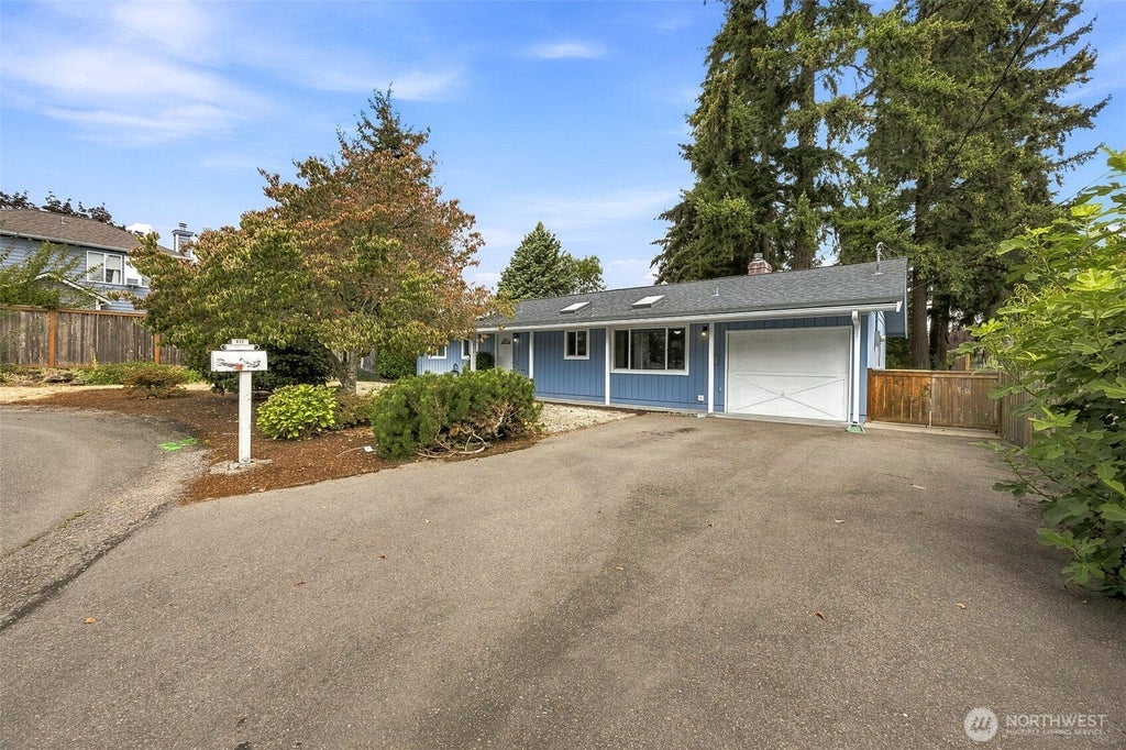 Photo of 612 S 195th Street, Des Moines, WA 98148 (MLS # 2555175)
