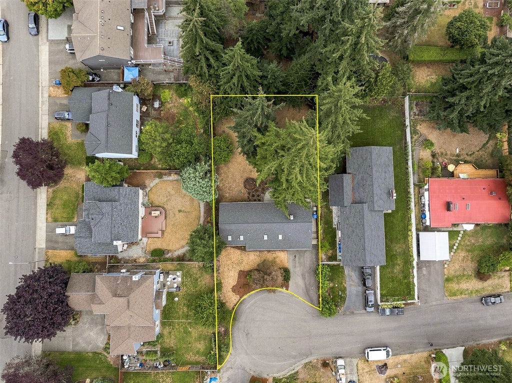 Photo of 612 S 195th Street, Des Moines, WA 98148 (MLS # 2555175)