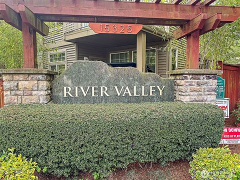 Photo of 15325 SE 155th Place #E2, Renton, WA 98058 (MLS # 2496367)