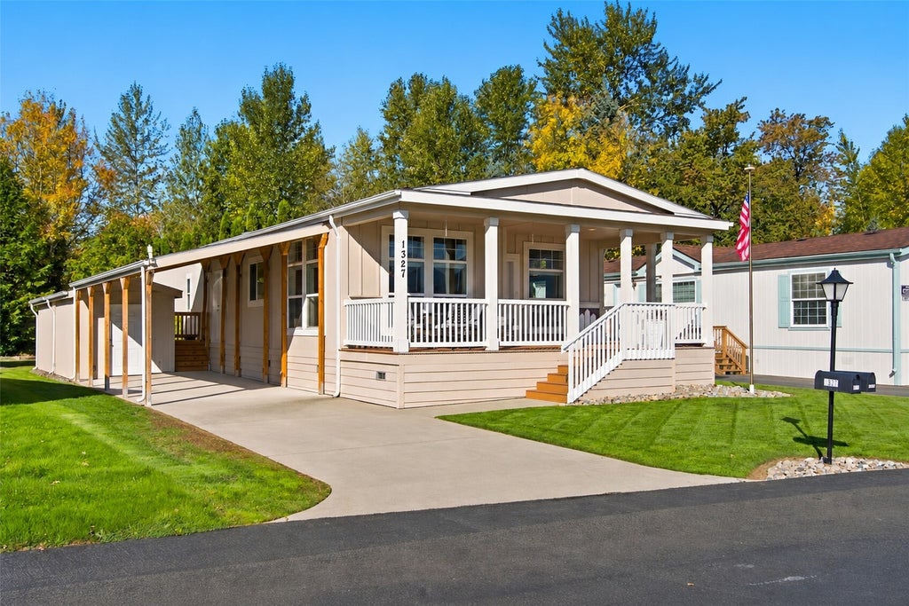 Photo of 1327 Spruce Drive, Enumclaw, WA 98022 (MLS # 2598803)