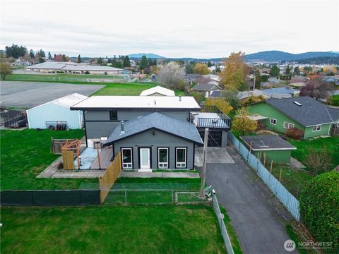 Photo of 1412 29th Street, Anacortes, WA 98221 (MLS # 2444853)
